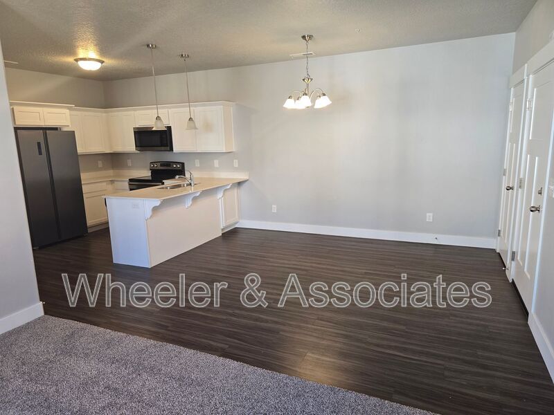 Lakefront Condo Living - Your Ideal Retreat Near Utah Lake! property image