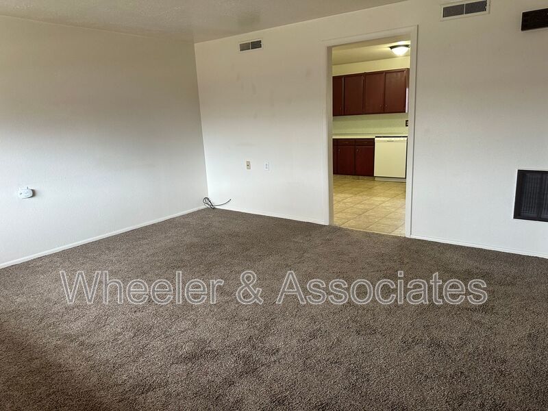 2 bedroom 1 bath apartment in Clearfield unit S  with Central Air and dishwasher. property image