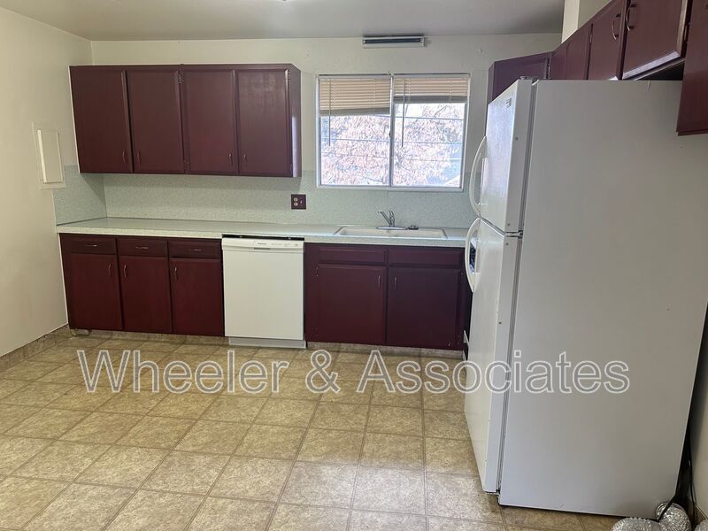 2 bedroom 1 bath apartment in Clearfield unit S  with Central Air and dishwasher. property image