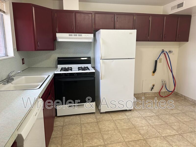 2 bedroom 1 bath apartment in Clearfield unit S  with Central Air and dishwasher. property image