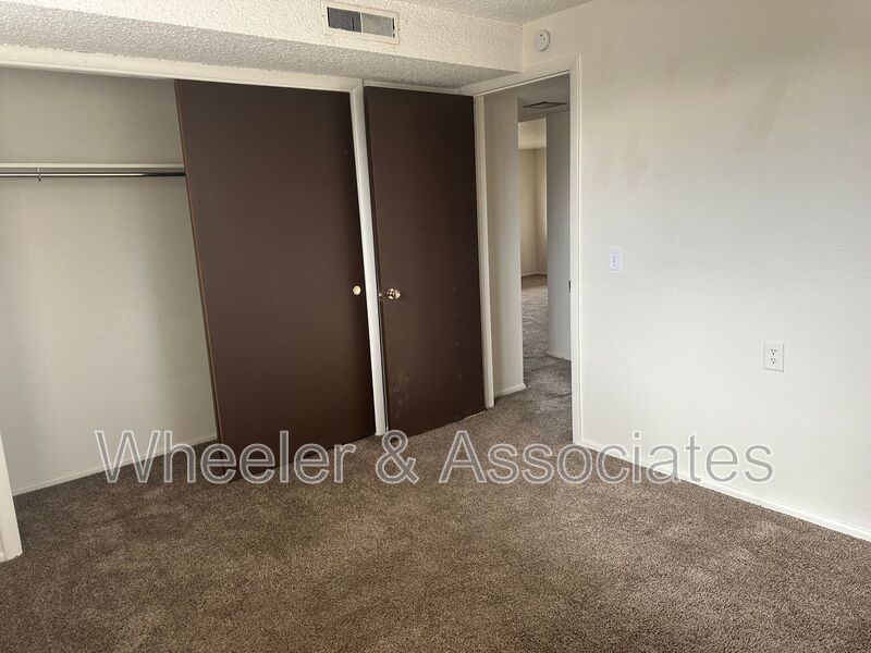 2 bedroom 1 bath apartment in Clearfield unit S  with Central Air and dishwasher. property image