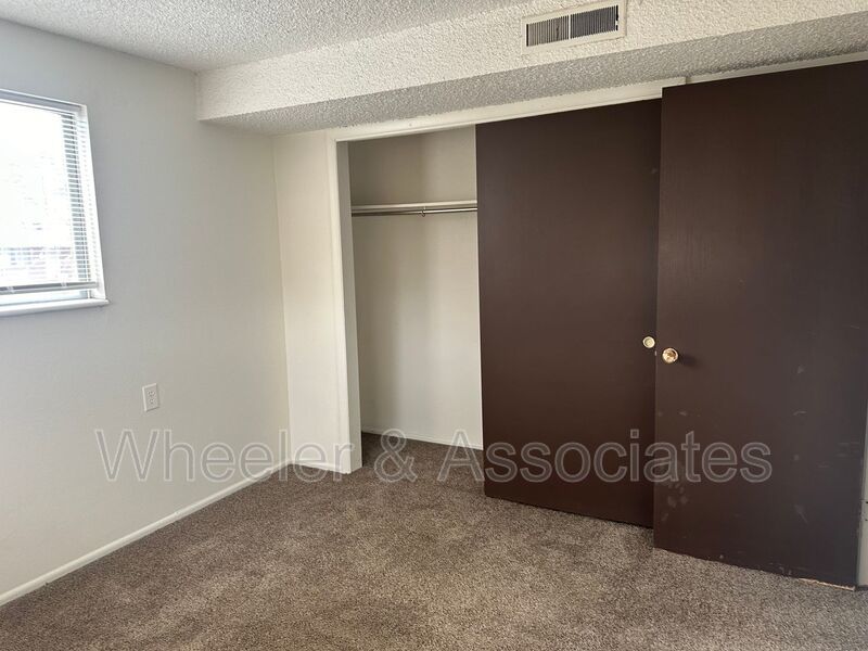 2 bedroom 1 bath apartment in Clearfield unit S  with Central Air and dishwasher. property image