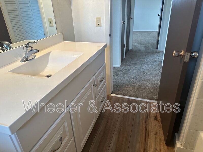 2 bedroom 1 bath apartment in Clearfield unit S  with Central Air and dishwasher. property image