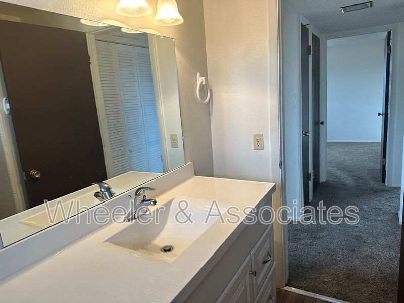 2 bedroom 1 bath apartment in Clearfield unit S  with Central Air and dishwasher. property image