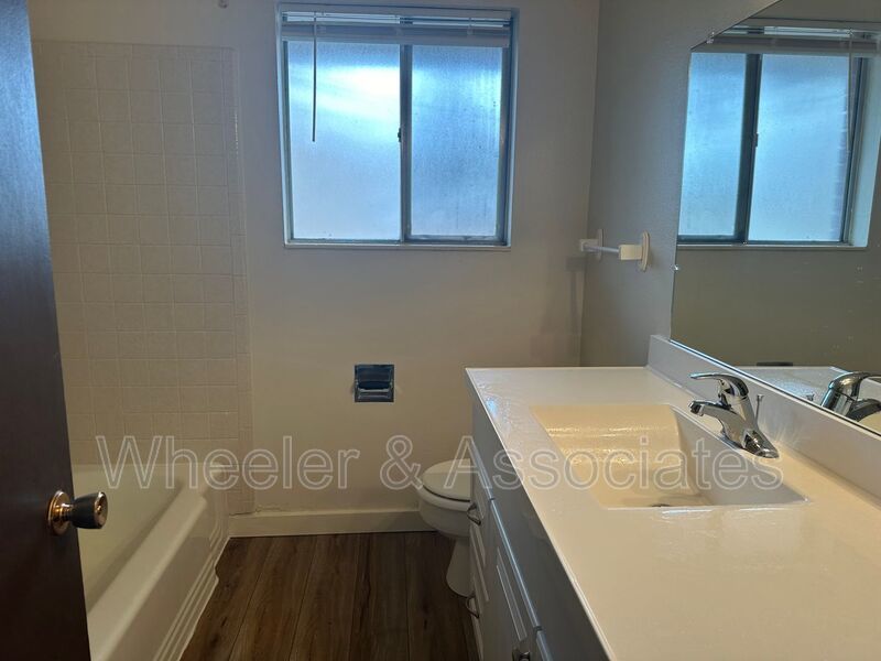2 bedroom 1 bath apartment in Clearfield unit S  with Central Air and dishwasher. property image