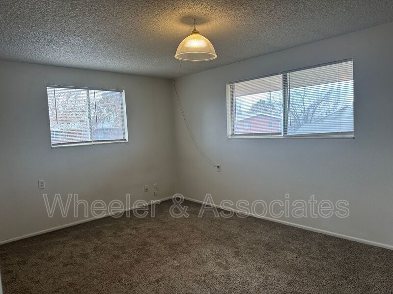 2 bedroom 1 bath apartment in Clearfield unit S  with Central Air and dishwasher. property image