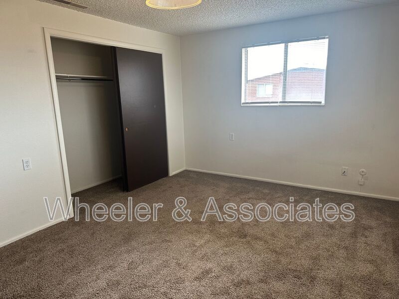 2 bedroom 1 bath apartment in Clearfield unit S  with Central Air and dishwasher. property image