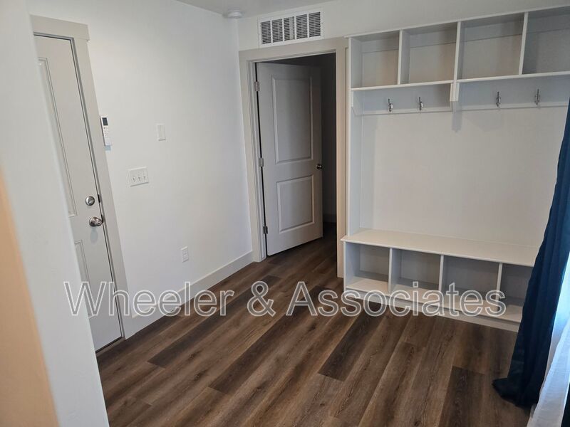 Modern 2 Bed / 2.5 Bath Townhome in Clearfield property image