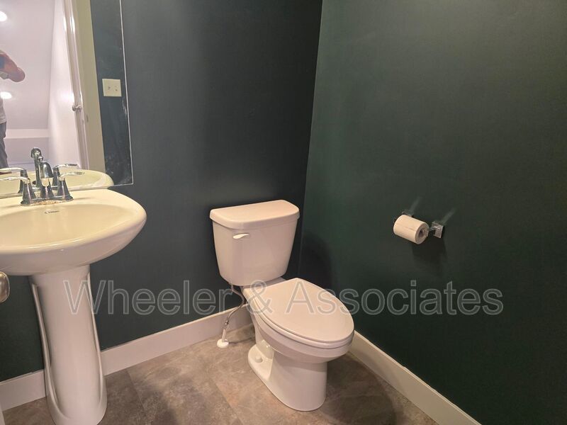 Modern 2 Bed / 2.5 Bath Townhome in Clearfield property image