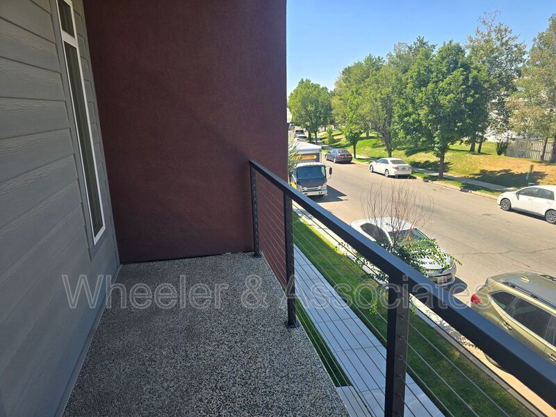 Modern 2 Bed / 2.5 Bath Townhome in Clearfield property image