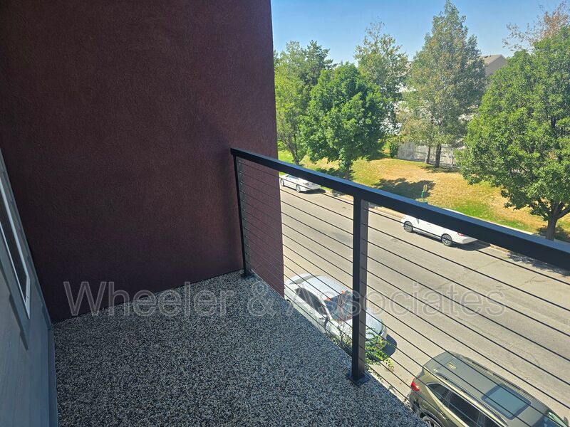 Modern 2 Bed / 2.5 Bath Townhome in Clearfield property image