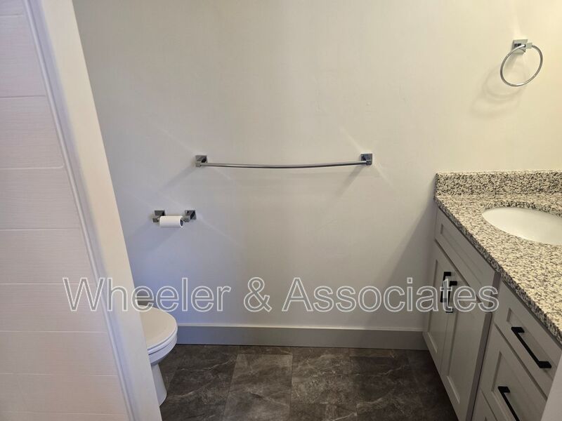 Modern 2 Bed / 2.5 Bath Townhome in Clearfield property image
