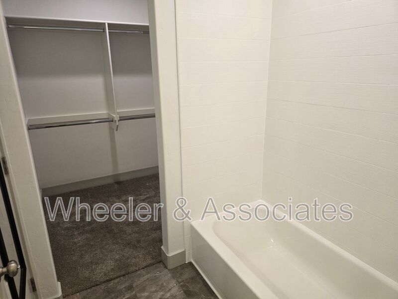 Modern 2 Bed / 2.5 Bath Townhome in Clearfield property image