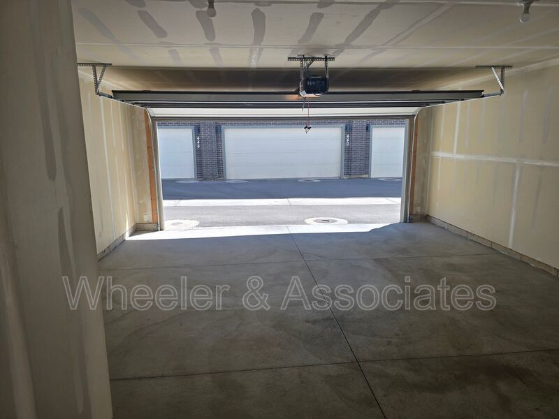 Modern 2 Bed / 2.5 Bath Townhome in Clearfield property image