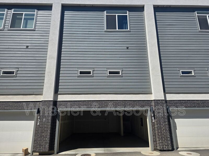 Modern 2 Bed / 2.5 Bath Townhome in Clearfield property image