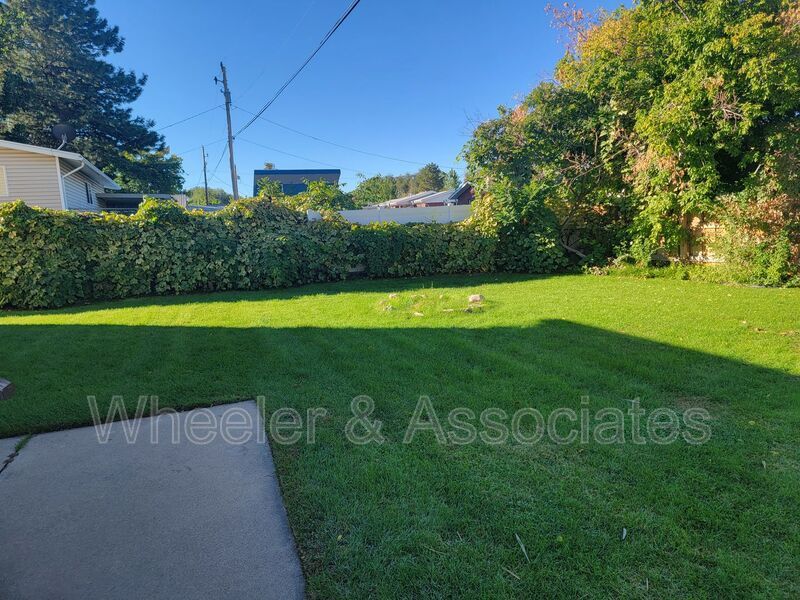 Charming 2 Bed, 1 Bath Duplex in Washington Terrace with Shared Backyard property image