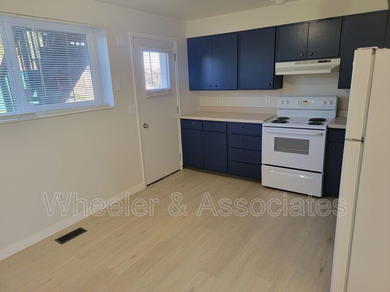 Charming 2 Bed, 1 Bath Duplex in Washington Terrace with Shared Backyard property image