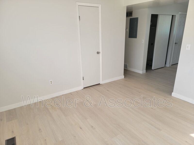 Charming 2 Bed, 1 Bath Duplex in Washington Terrace with Shared Backyard property image