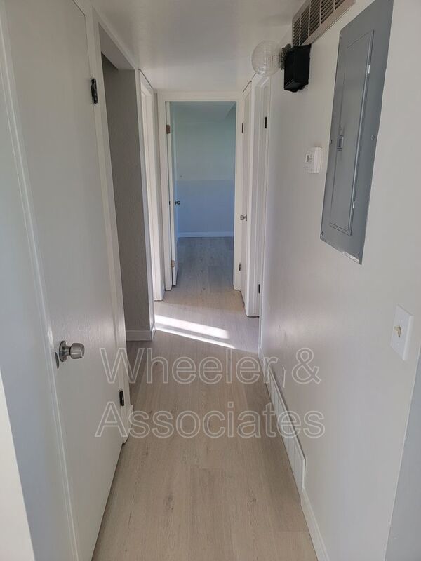 Charming 2 Bed, 1 Bath Duplex in Washington Terrace with Shared Backyard property image