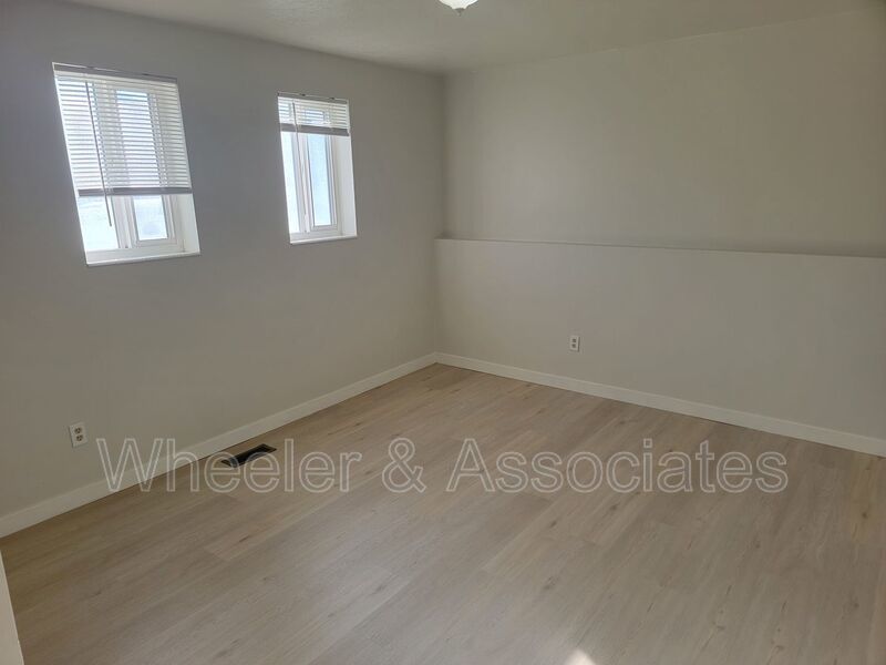 Charming 2 Bed, 1 Bath Duplex in Washington Terrace with Shared Backyard property image