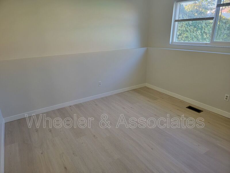 Charming 2 Bed, 1 Bath Duplex in Washington Terrace with Shared Backyard property image