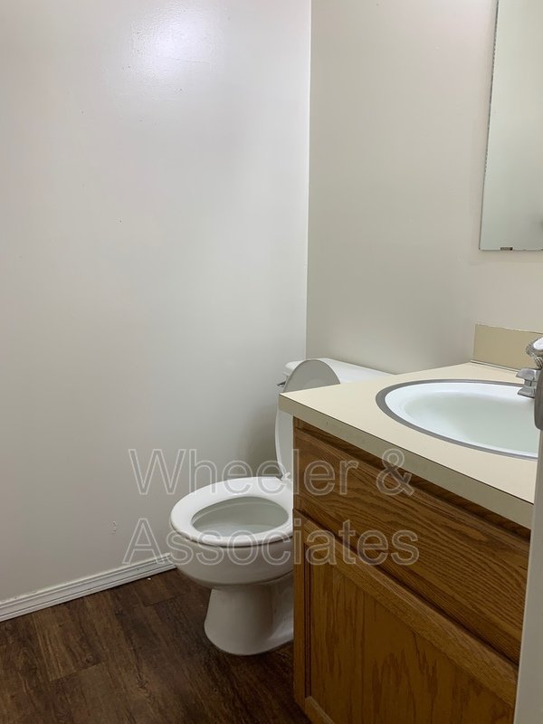 Slaterville townhouse across from IRS with 2 bedrooms with a loft upstairs with 1.5 bathrooms in Slaterville off 12th street by IRS property image