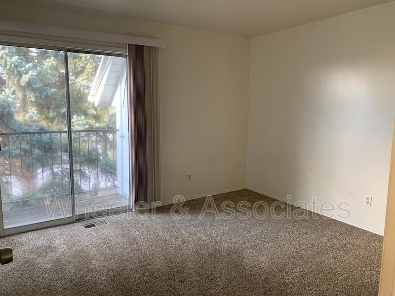 Slaterville townhouse across from IRS with 2 bedrooms with a loft upstairs with 1.5 bathrooms in Slaterville off 12th street by IRS property image