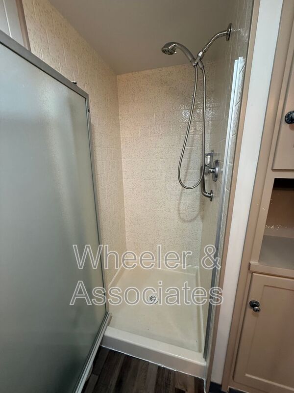 Renovated 1 bed 1 bath basement duplex with utilities paid up to $200 then split between tenants. property image