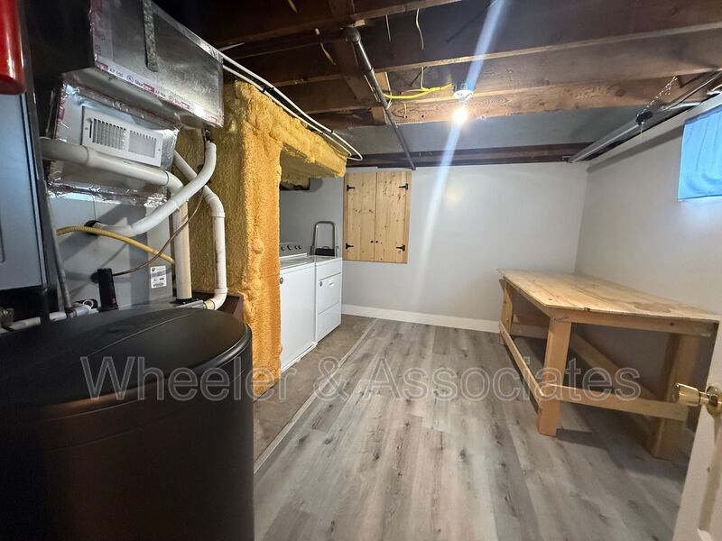 Renovated 1 bed 1 bath basement duplex with utilities paid up to $200 then split between tenants. property image