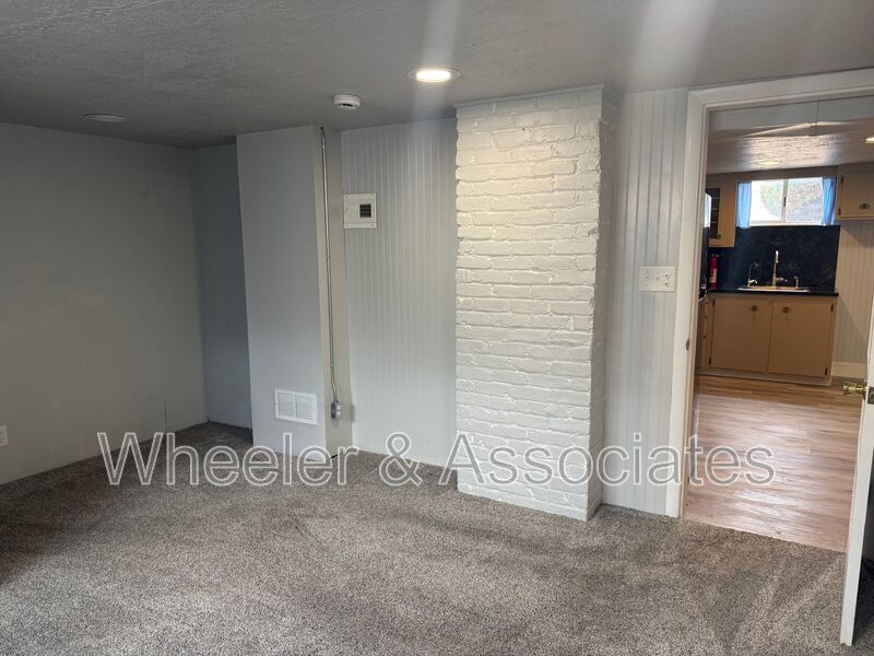 Renovated 1 bed 1 bath basement duplex with utilities paid up to $200 then split between tenants. property image