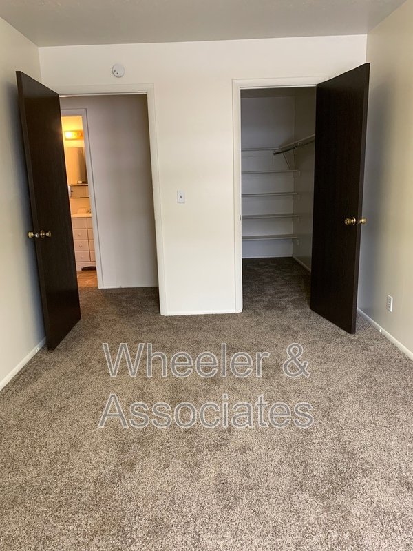 2 bed 1 bath apartment with walk-in closet, coin op laundry located at 2650 Jefferson #17 Ogden top level property image