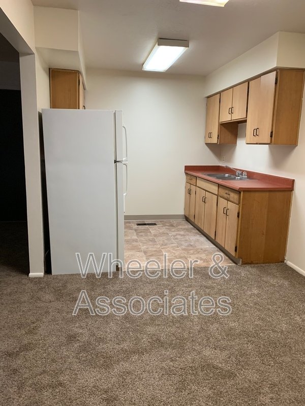 2 bed 1 bath apartment with walk-in closet, coin op laundry located at 2650 Jefferson #17 Ogden top level property image