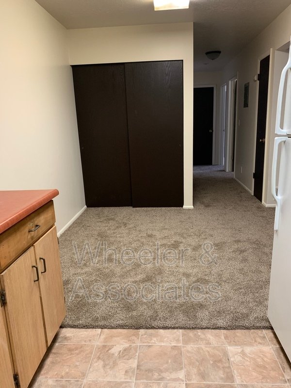 2 bed 1 bath apartment with walk-in closet, coin op laundry located at 2650 Jefferson #17 Ogden top level property image