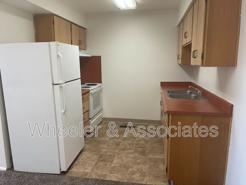 2 bed 1 bath apartment with walk-in closet, coin op laundry located at 2650 Jefferson #17 Ogden top level property image