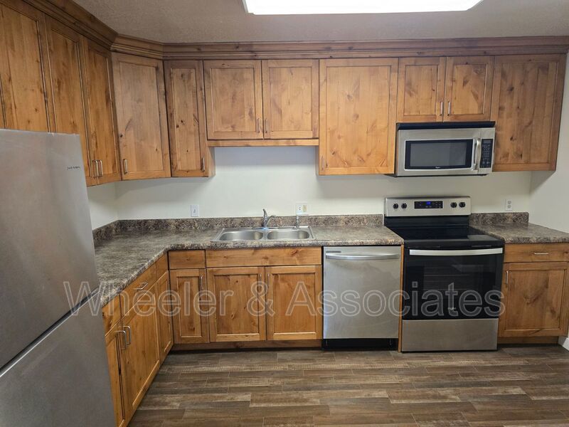 Charming 3 Bed, 2 Bath Ogden Duplex Unit with Updated Kitchen property image