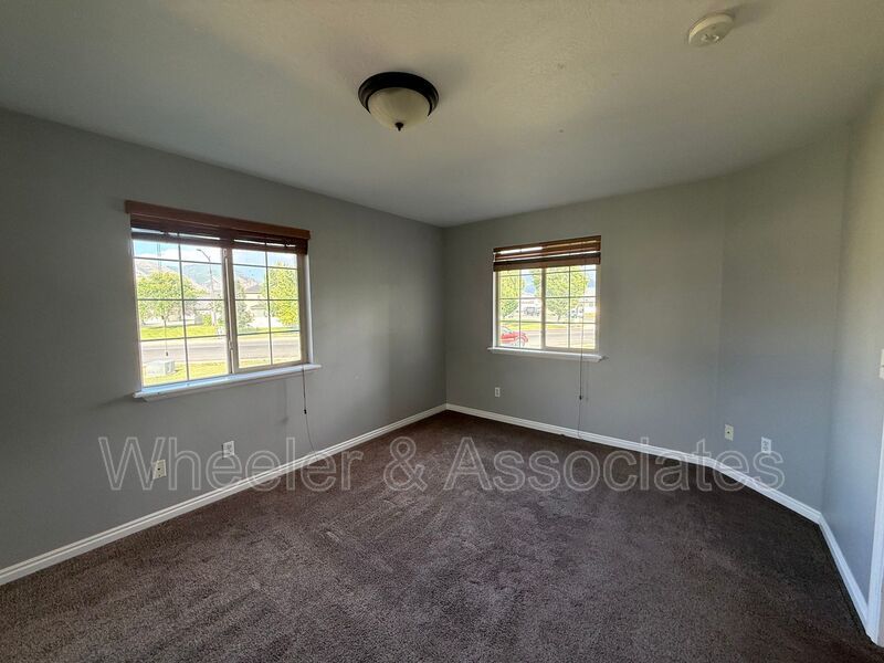 3 bedroom 2 bathroom Condo in Springville with pool access property image