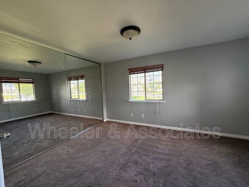 3 bedroom 2 bathroom Condo in Springville with pool access property image