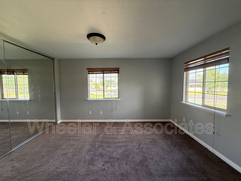 3 bedroom 2 bathroom Condo in Springville with pool access property image