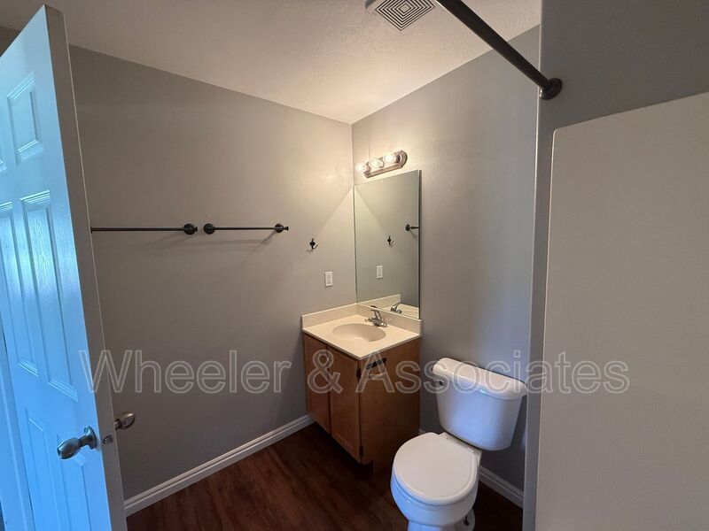3 bedroom 2 bathroom Condo in Springville with pool access property image