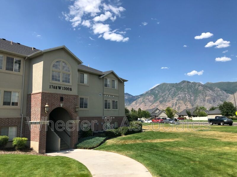 3 bedroom 2 bathroom Condo in Springville with pool access property image