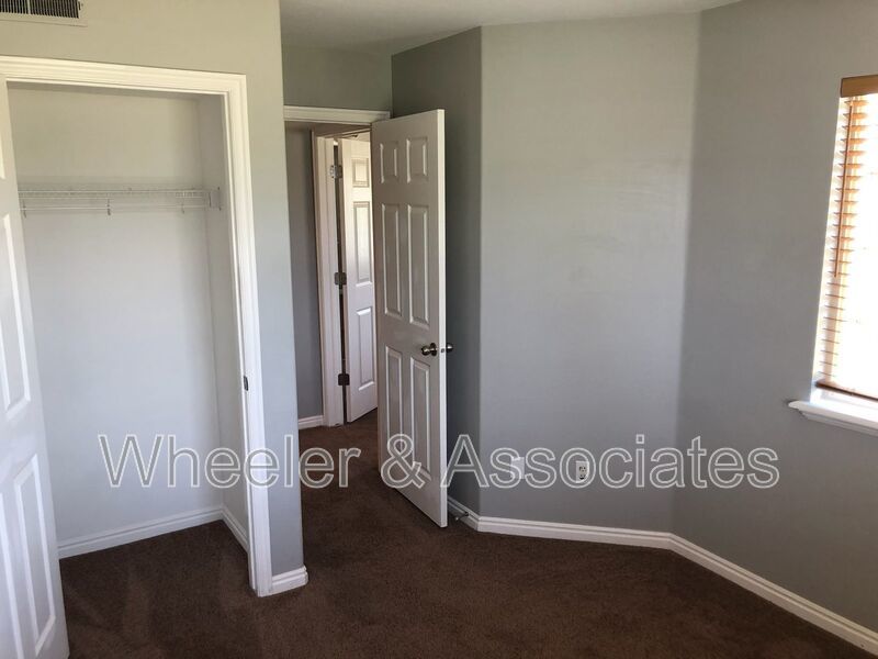 3 bedroom 2 bathroom Condo in Springville with pool access property image