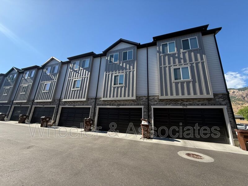 Spacious 3 bed 2 bath Condo with two .5 bathrooms, 2 car Garage and Bonus office space on Ground floor off 12th mouth of Weber Canyon. property image