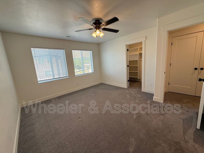 Spacious 3 bed 2 bath Condo with two .5 bathrooms, 2 car Garage and Bonus office space on Ground floor off 12th mouth of Weber Canyon. property image