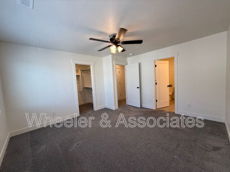 Spacious 3 bed 2 bath Condo with two .5 bathrooms, 2 car Garage and Bonus office space on Ground floor off 12th mouth of Weber Canyon. property image