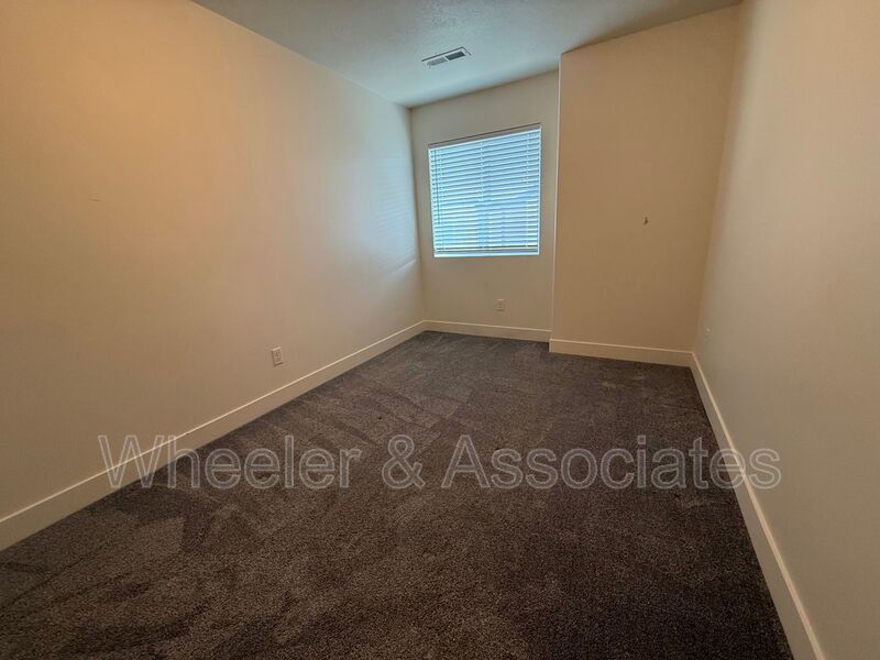 Spacious 3 bed 2 bath Condo with two .5 bathrooms, 2 car Garage and Bonus office space on Ground floor off 12th mouth of Weber Canyon. property image