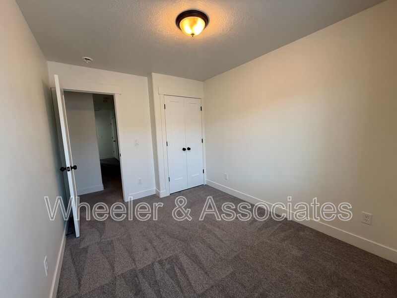Spacious 3 bed 2 bath Condo with two .5 bathrooms, 2 car Garage and Bonus office space on Ground floor off 12th mouth of Weber Canyon. property image