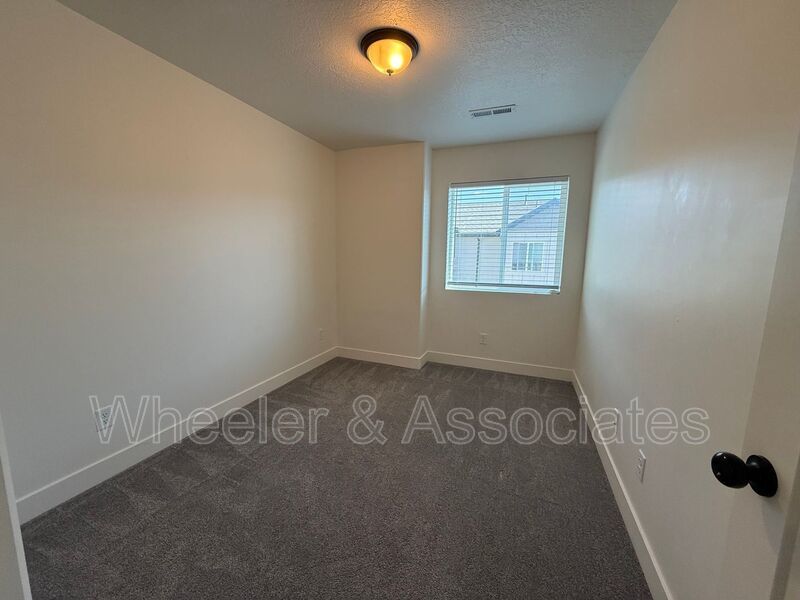 Spacious 3 bed 2 bath Condo with two .5 bathrooms, 2 car Garage and Bonus office space on Ground floor off 12th mouth of Weber Canyon. property image