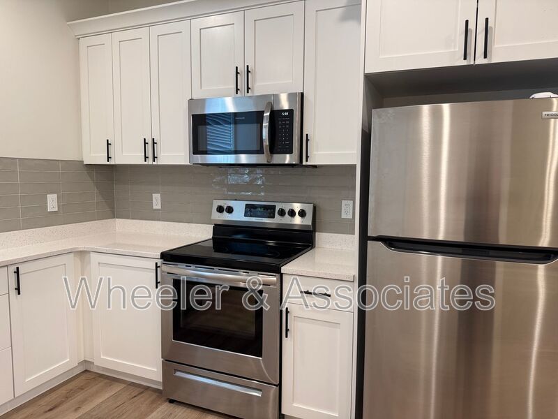 Spacious 3 bed 2 bath Condo with two .5 bathrooms, 2 car Garage and Bonus office space on Ground floor off 12th mouth of Weber Canyon. property image
