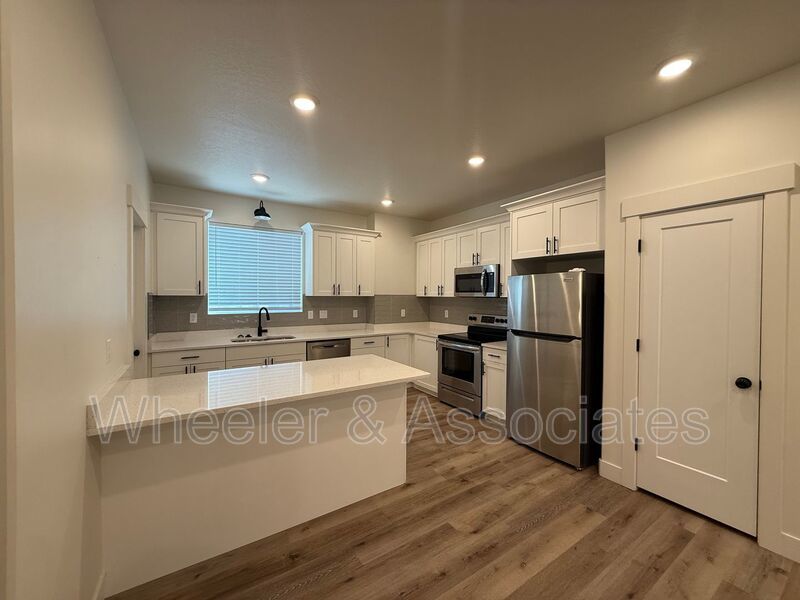 Spacious 3 bed 2 bath Condo with two .5 bathrooms, 2 car Garage and Bonus office space on Ground floor off 12th mouth of Weber Canyon. property image
