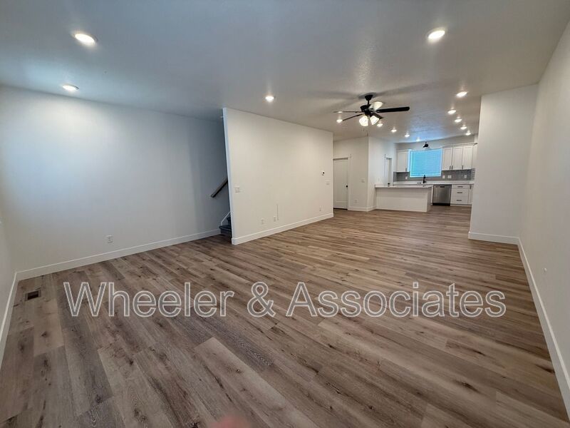 Spacious 3 bed 2 bath Condo with two .5 bathrooms, 2 car Garage and Bonus office space on Ground floor off 12th mouth of Weber Canyon. property image